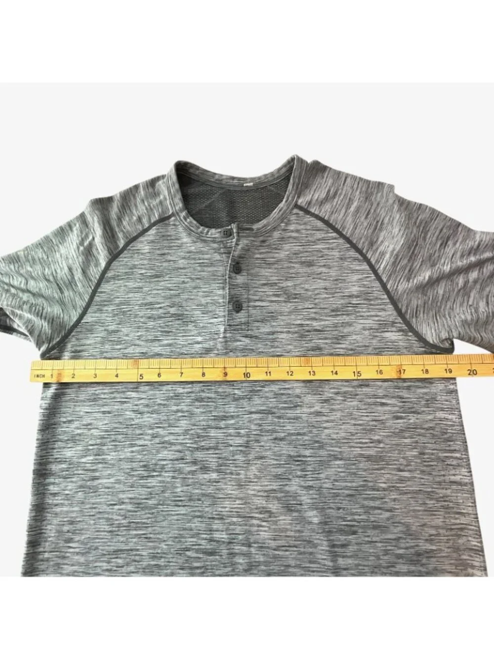 Lululemon Metal Vent Tech Henley Shirt Mens Medium Gray Short Sleeve Running